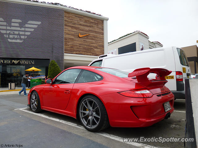 Porsche 911 GT3 spotted in Lima, Peru