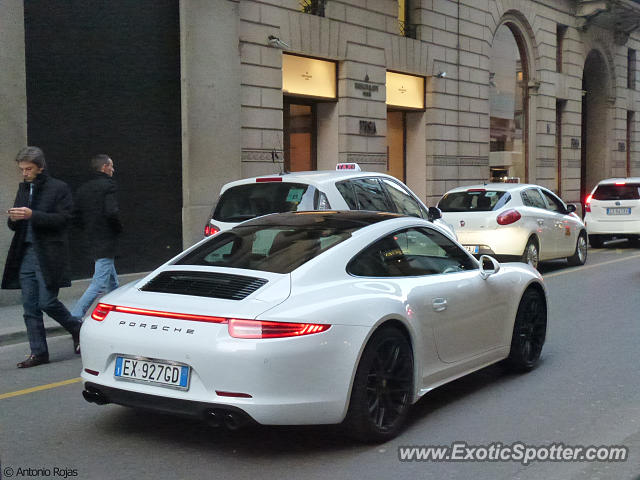 Porsche 911 spotted in Milano, Italy