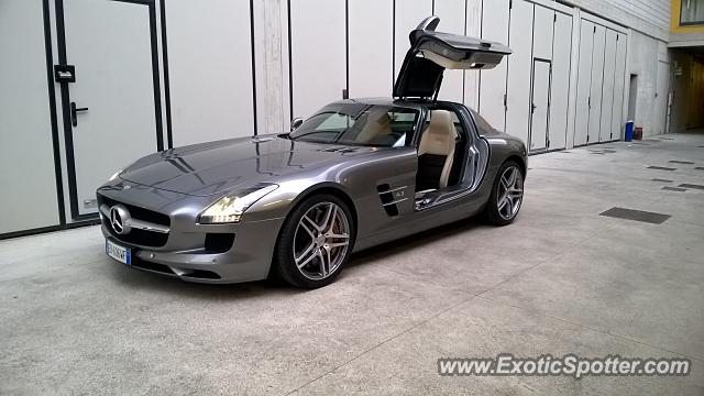 Mercedes SLS AMG spotted in Bergamo, Italy