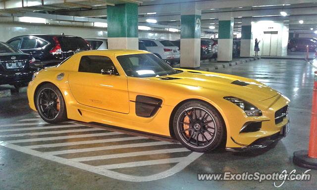 Mercedes SLS AMG spotted in Jakarta, Indonesia