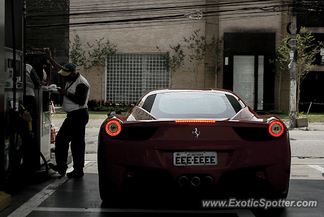 Ferrari 458 Italia spotted in São Paulo, Brazil