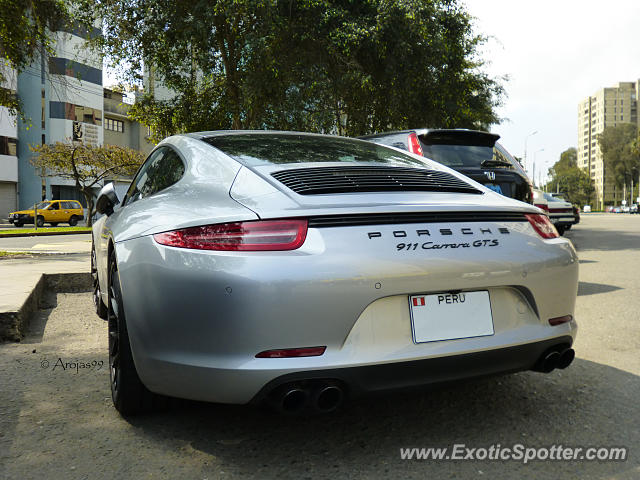 Porsche 911 spotted in Lima, Peru