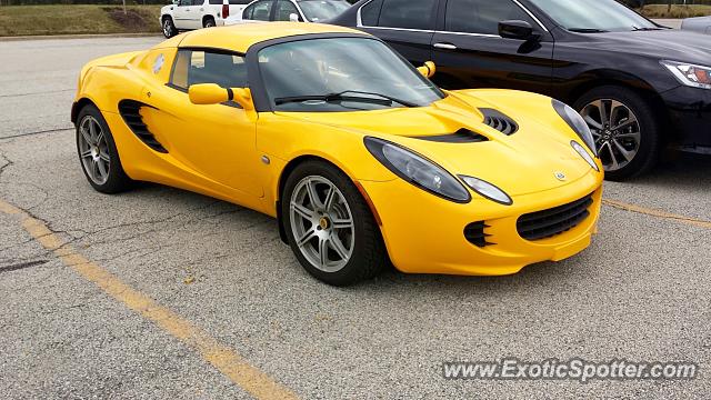 Lotus Elise spotted in Deerfield, Illinois