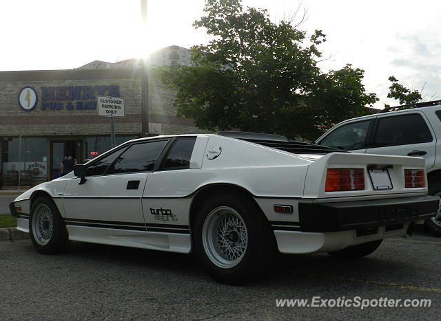 Lotus Esprit spotted in London, Ontario, Canada