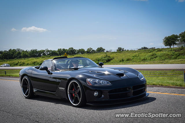 Dodge Viper spotted in Lee's Summit, Missouri