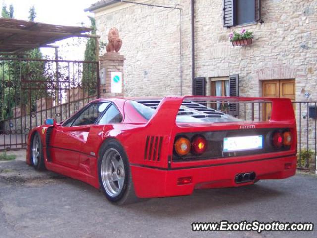 Ferrari F40 spotted in San Gemigniano, Italy