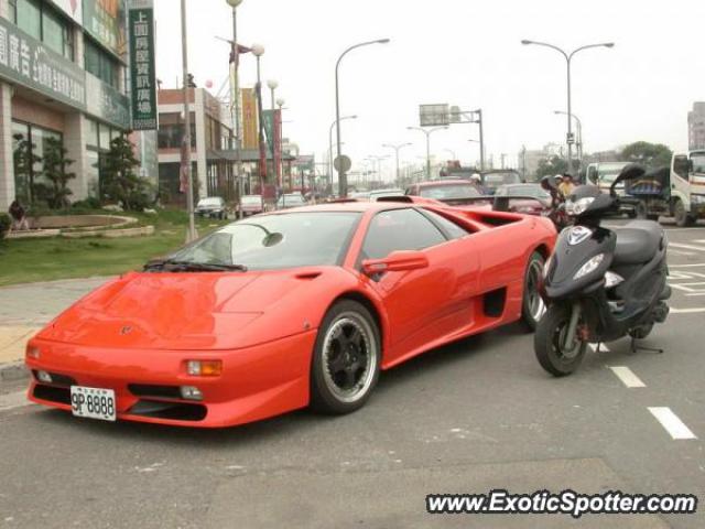 Lamborghini Diablo spotted in Hsinchu, Taiwan