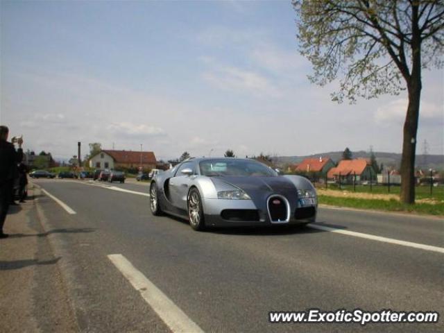 Bugatti Veyron spotted in Beaurinville, France