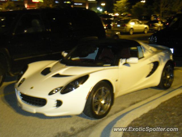 Lotus Elise spotted in Deerpark, Illinois