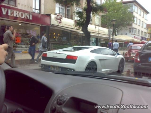 Lamborghini Gallardo spotted in Istanbul, Turkey