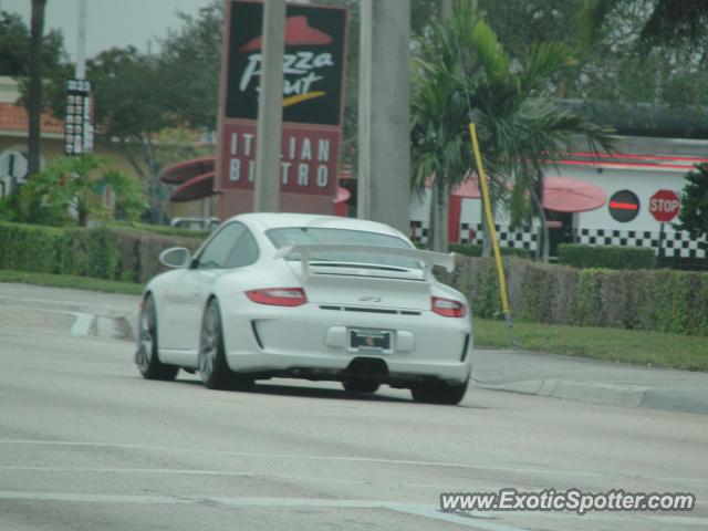 Porsche 911 GT3 spotted in Palm beach, Florida