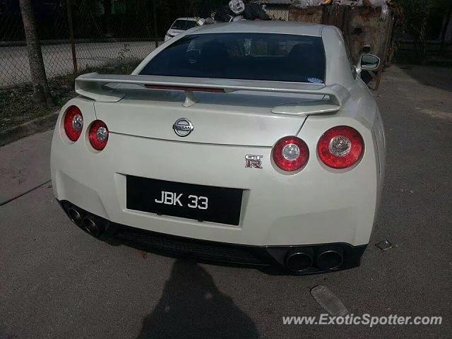 Nissan GT-R spotted in Karachi, Pakistan