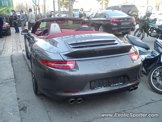 Porsche 911 spotted in Tehran, Iran