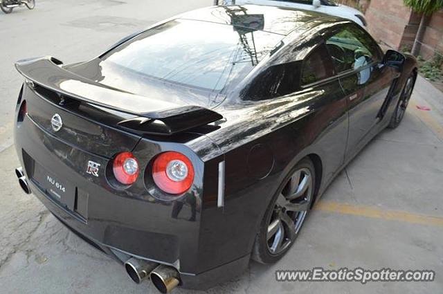 Nissan GT-R spotted in Karachi, Pakistan