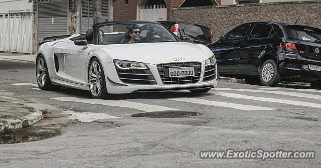 Audi R8 spotted in São Paulo, Brazil