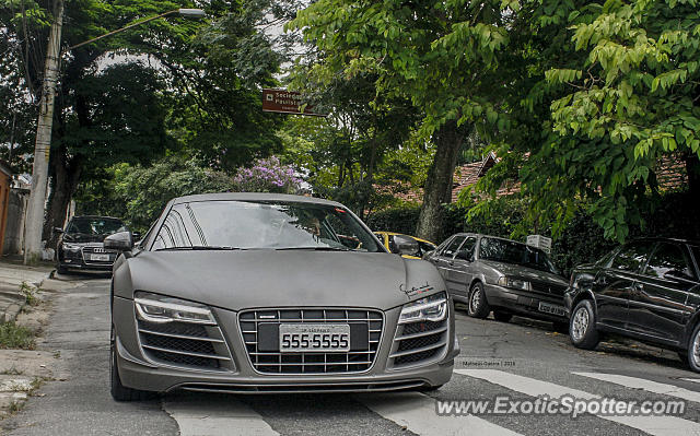 Audi R8 spotted in São Paulo, Brazil