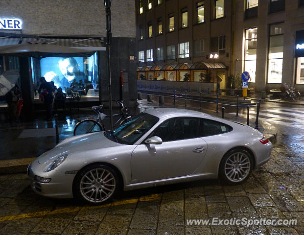 Porsche 911 spotted in Milan, Italy