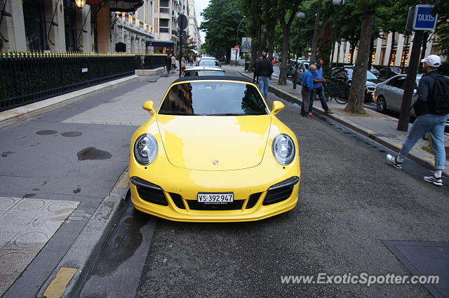 Porsche 911 spotted in Paris, France