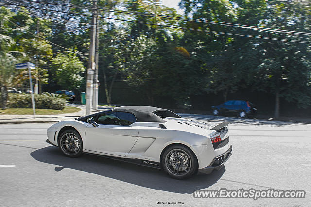 Lamborghini Gallardo spotted in São Paulo, Brazil