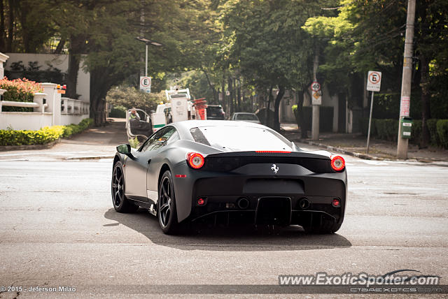 Ferrari 458 Italia spotted in São Paulo, Brazil