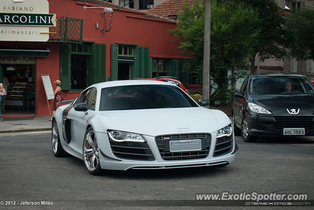 Audi R8 spotted in Curitiba, Brazil