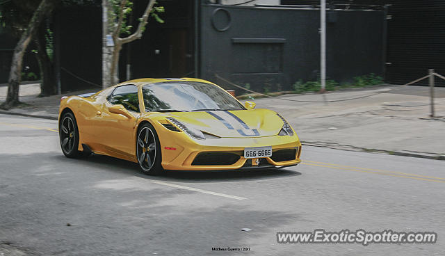 Ferrari 458 Italia spotted in São Paulo, Brazil