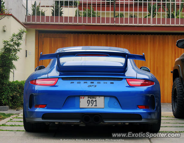 Porsche 911 GT3 spotted in Lima, Peru