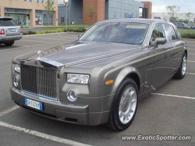 Rolls Royce Phantom spotted in Milano, Italy