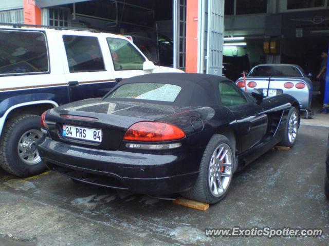 Dodge Viper spotted in Istanbul, Turkey