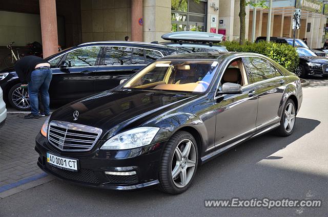 Mercedes S65 AMG spotted in Düsseldorf, Germany