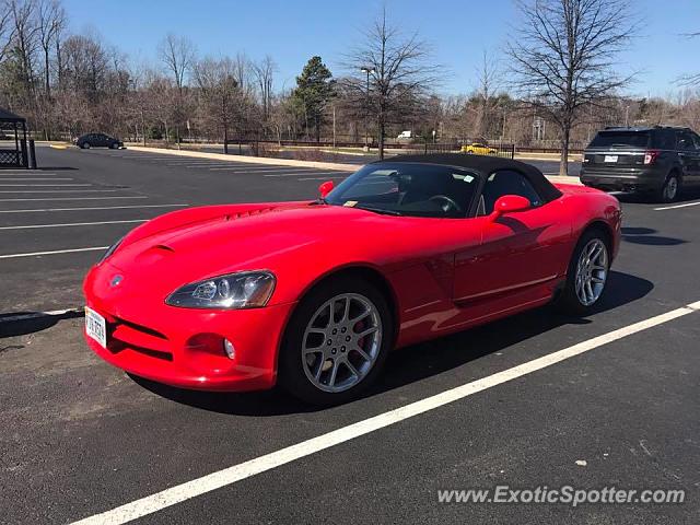 Dodge Viper spotted in Wegmans, Virginia