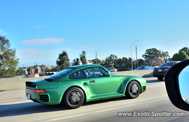 Porsche 959 spotted in Los Angeles, California