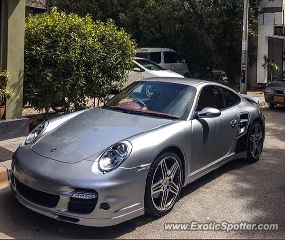 Porsche 911 spotted in Lahore, Pakistan