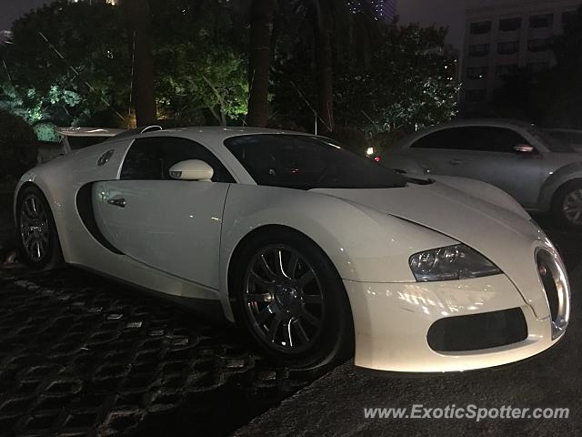 Bugatti Veyron spotted in Shanghai, China