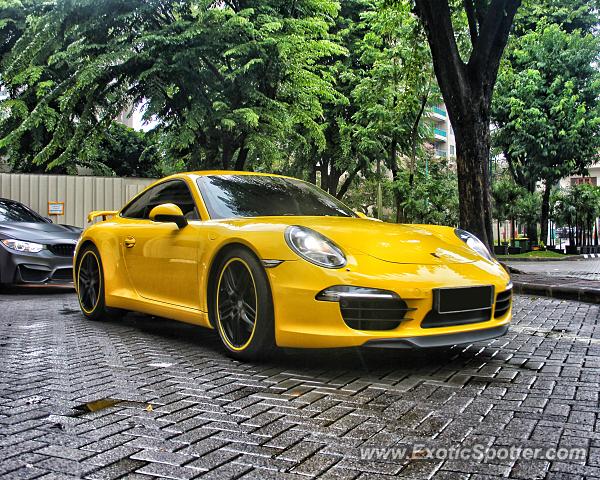 Porsche 911 spotted in Jakarta, Indonesia