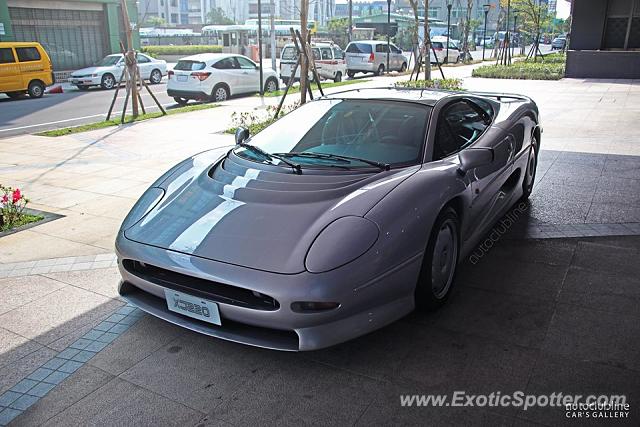 Jaguar XJ220 spotted in Taipei, Taiwan