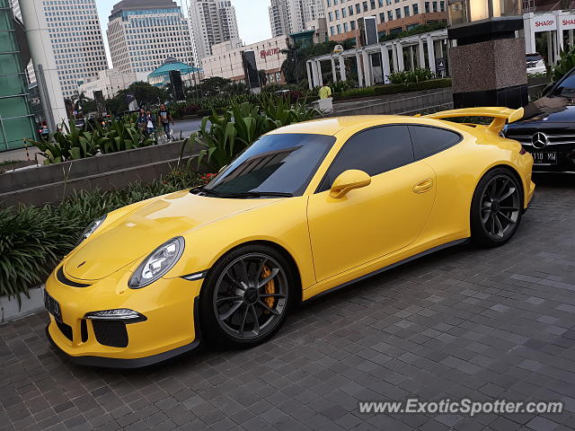 Porsche 911 GT3 spotted in Jakarta, Indonesia