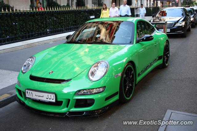 Porsche 911 GT3 spotted in Paris, France