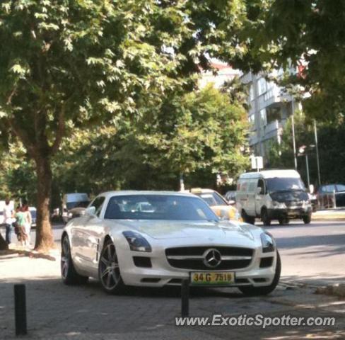 Mercedes SLS AMG spotted in Istanbul, Turkey