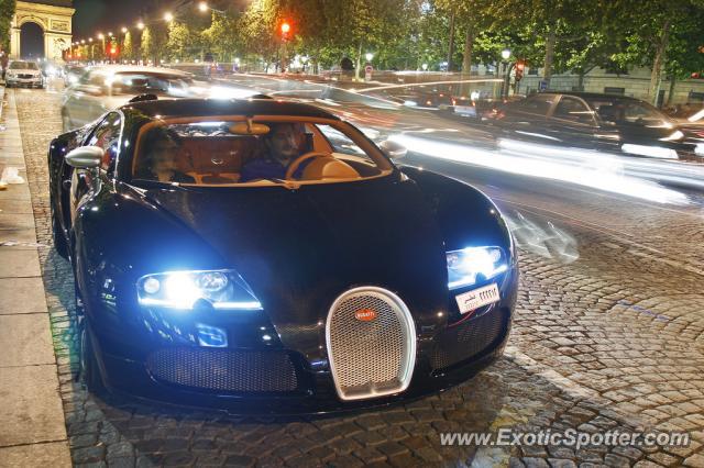 Bugatti Veyron spotted in Paris, France