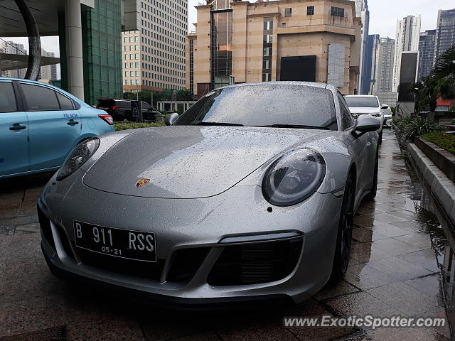 Porsche 911 spotted in Jakarta, Indonesia