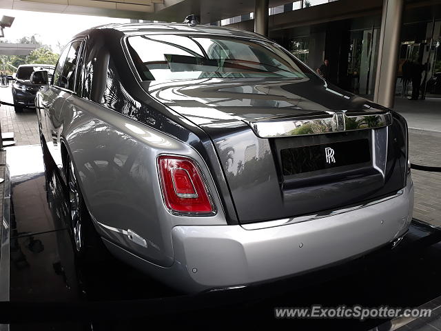 Rolls-Royce Phantom spotted in Jakarta, Indonesia