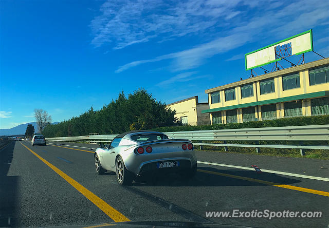 Lotus Elise spotted in Montecatini, Italy
