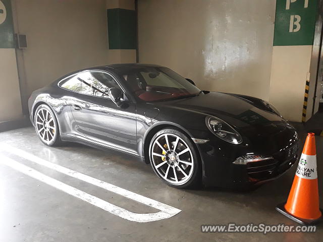 Porsche 911 spotted in Jakarta, Indonesia