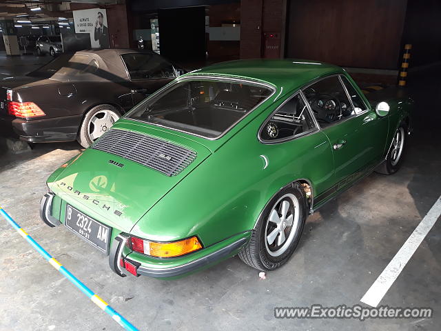 Porsche 911 spotted in Jakarta, Indonesia