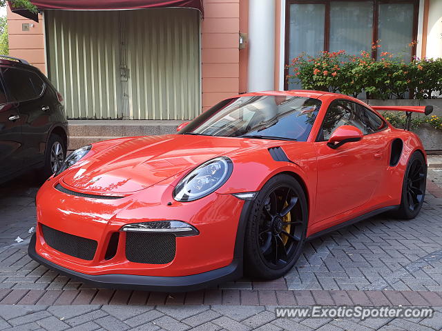 Porsche 911 GT3 spotted in Jakarta, Indonesia