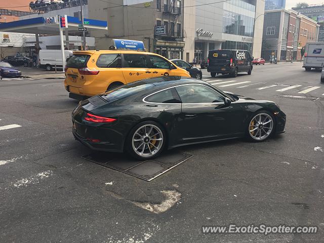 Porsche 911 GT3 spotted in Manhattan, New York