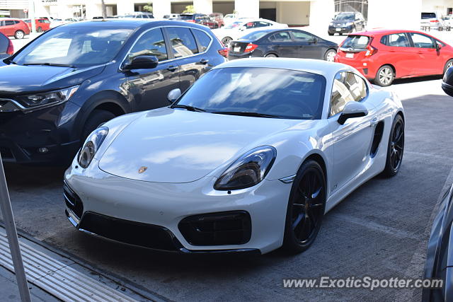 Porsche Cayman GT4 spotted in Honolulu, Hawaii