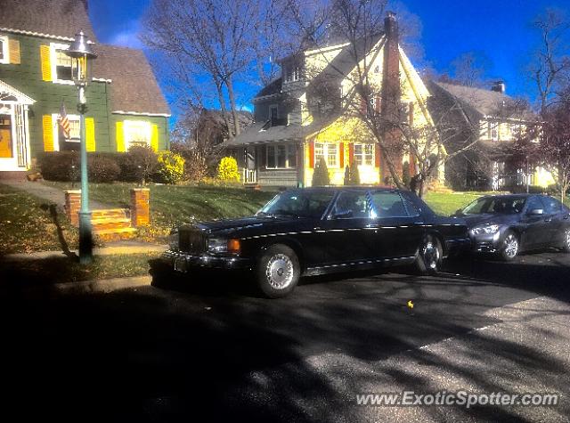 Rolls-Royce Silver Spirit spotted in Glen Ridge, New Jersey