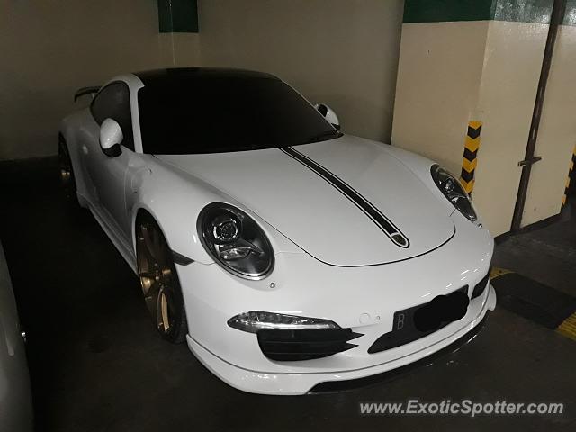 Porsche 911 spotted in Jakarta, Indonesia